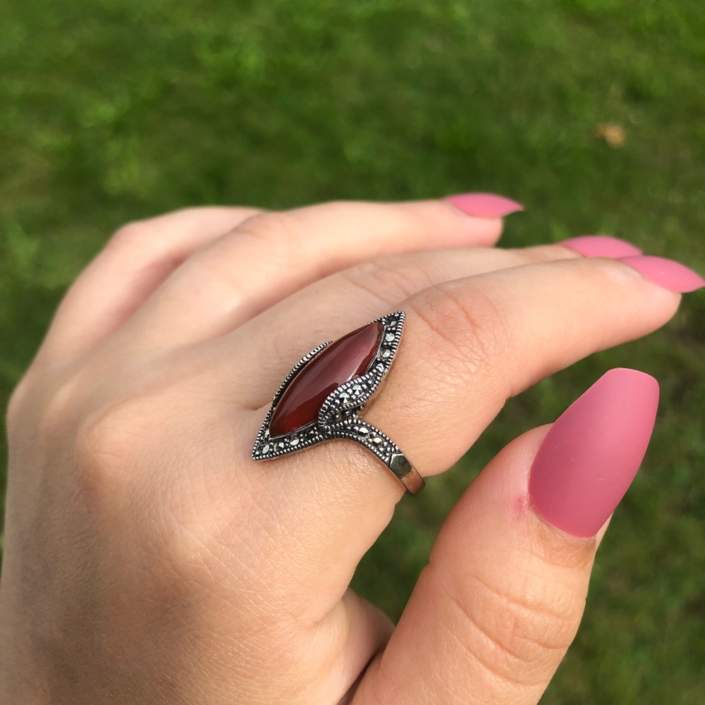 STERLING SILVER RED AGATE MARQUISE MARCASITE RING